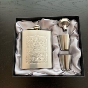 Brand New Jack Daniel’s Flask with Funnel Set Chrome Color